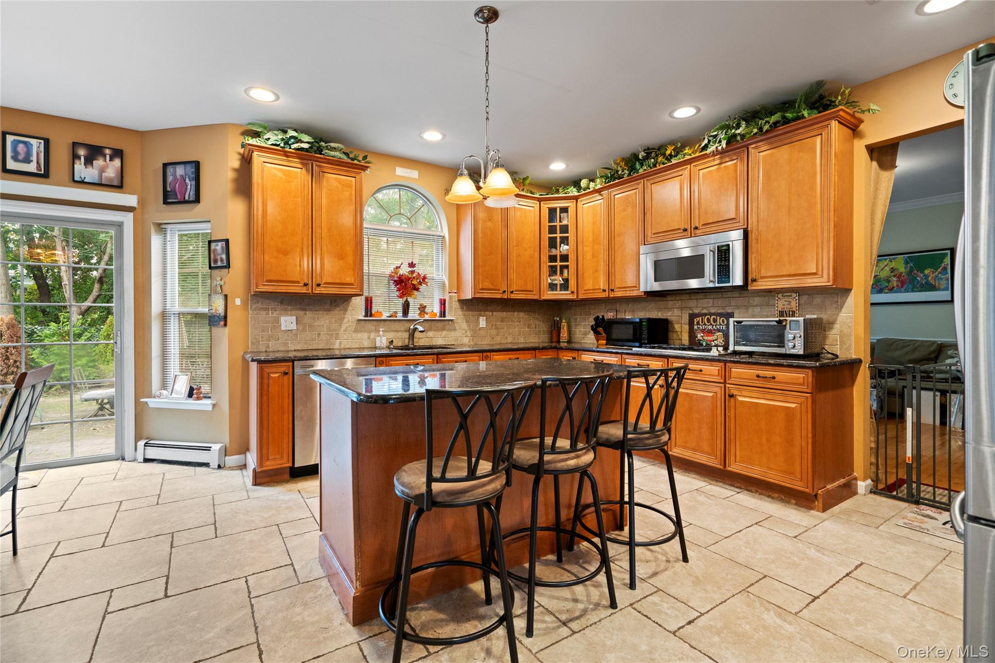 22 Southview Circle, Lake Grove, NY 11755