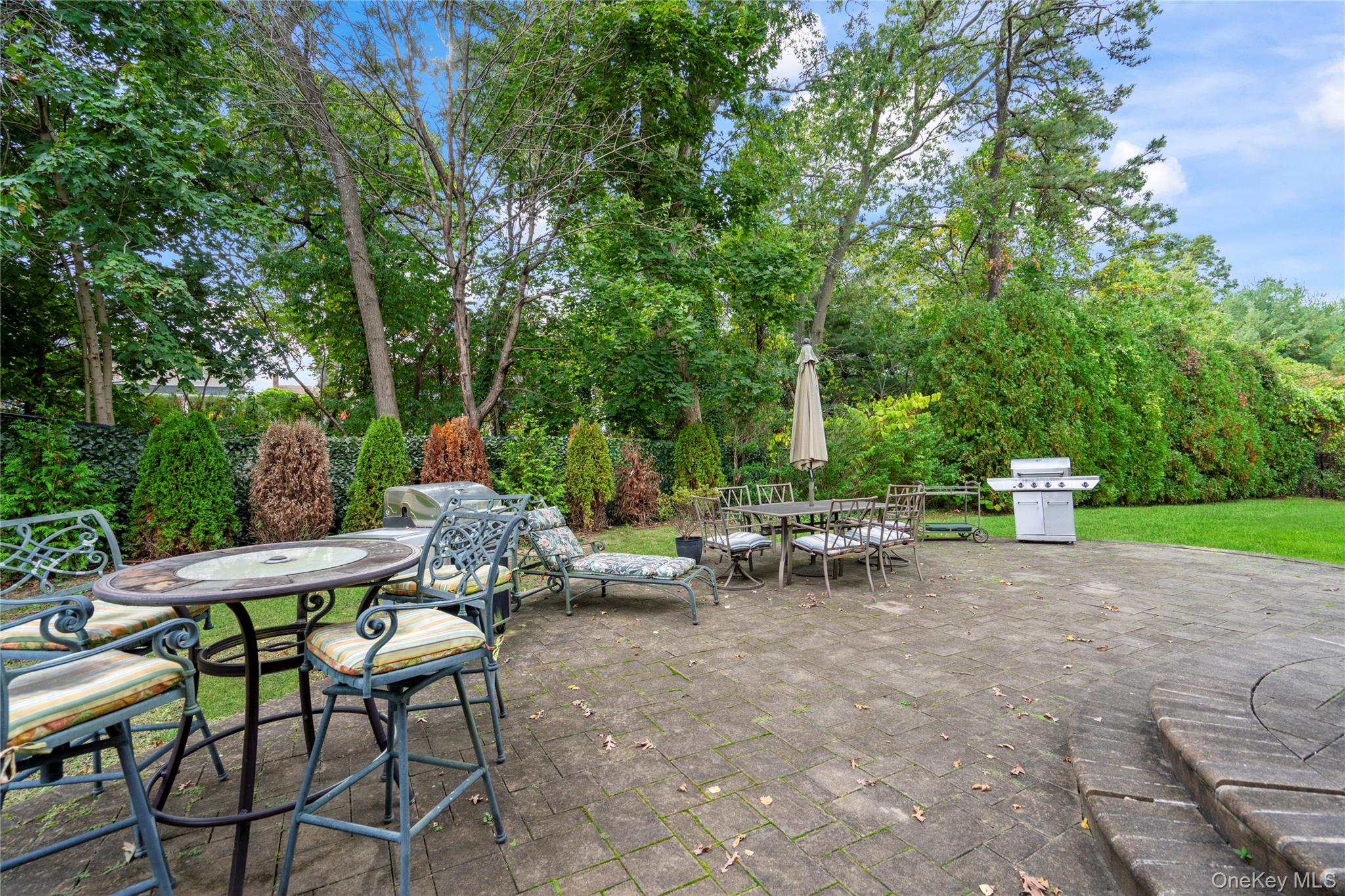 22 Southview Circle, Lake Grove, NY 11755