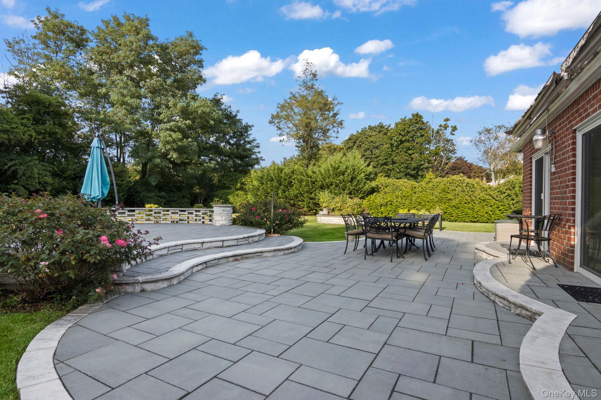 137 Burr Rd, East Northport, NY 11731