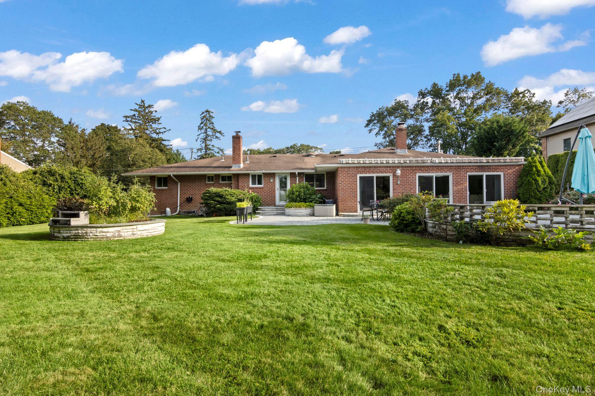 137 Burr Rd, East Northport, NY 11731