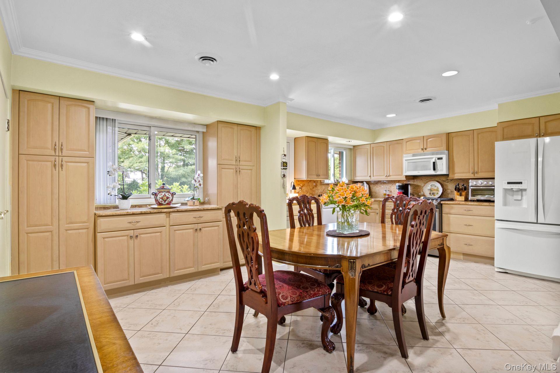 137 Burr Rd, East Northport, NY 11731