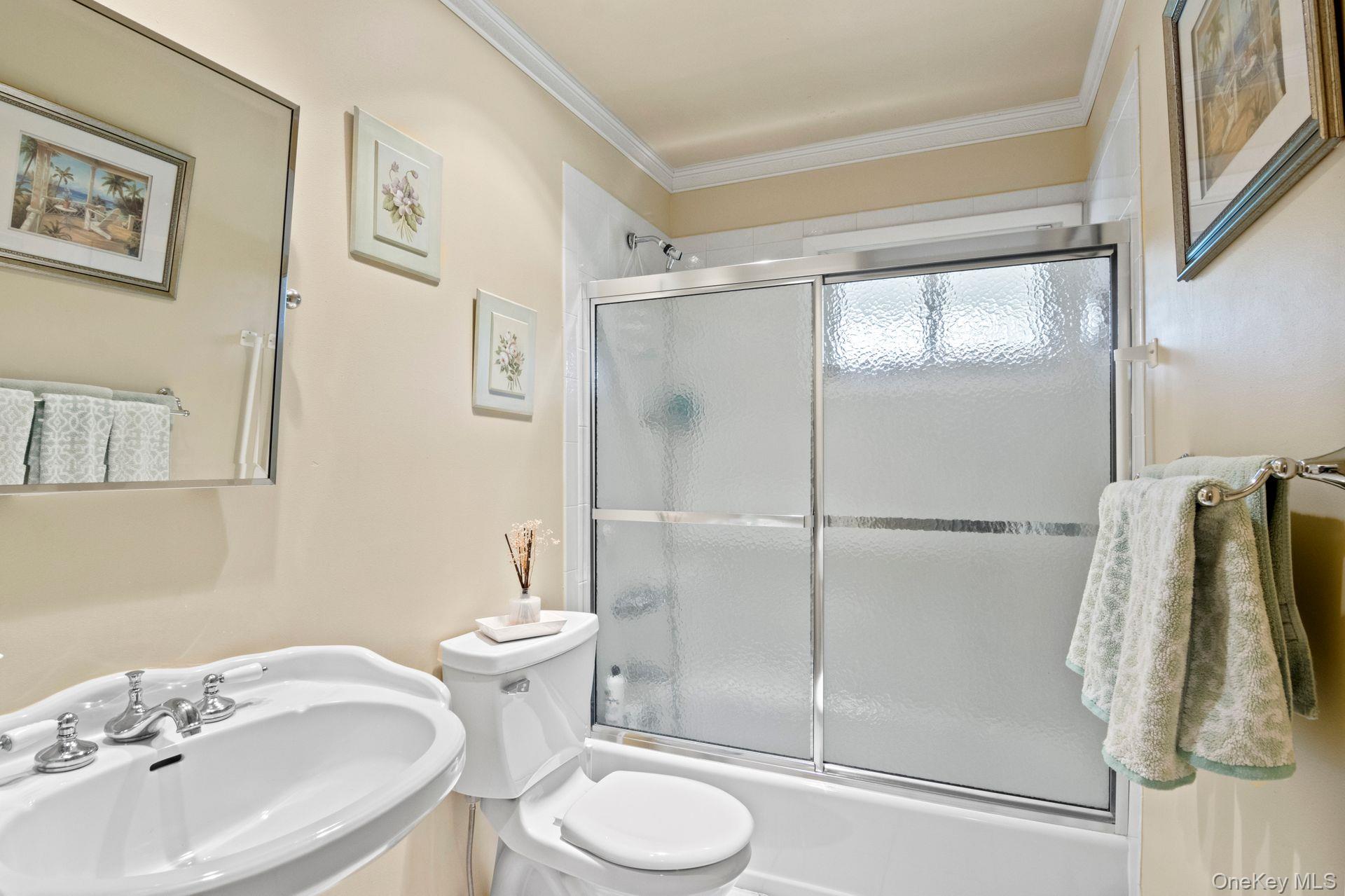 137 Burr Rd, East Northport, NY 11731