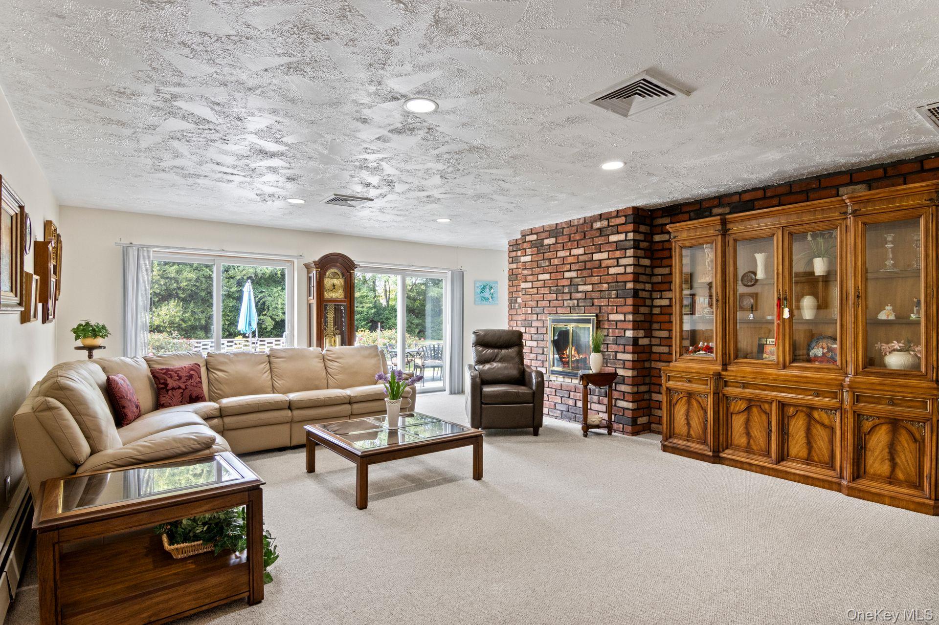 137 Burr Rd, East Northport, NY 11731