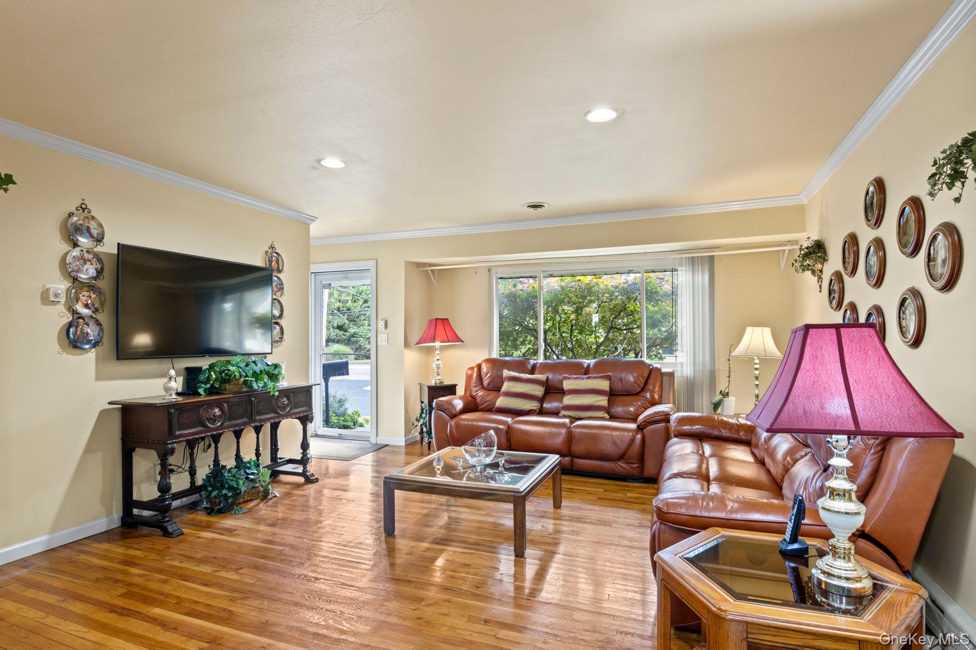 137 Burr Rd, East Northport, NY 11731