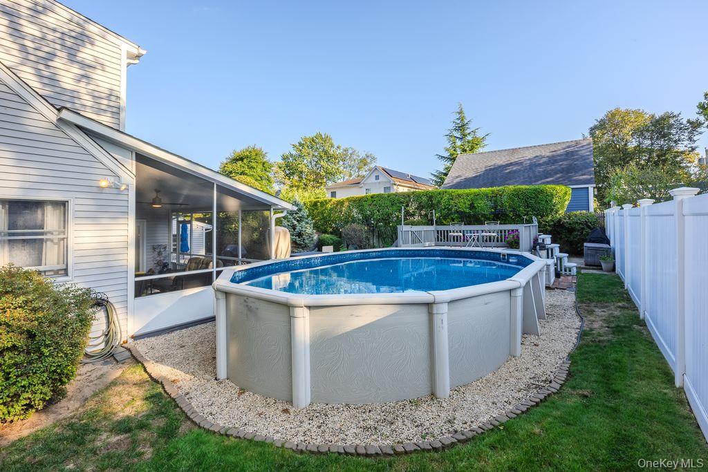 37 Newark Street, Lindenhurst, NY 11757