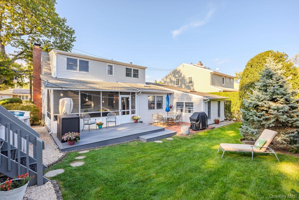 37 Newark Street, Lindenhurst, NY 11757