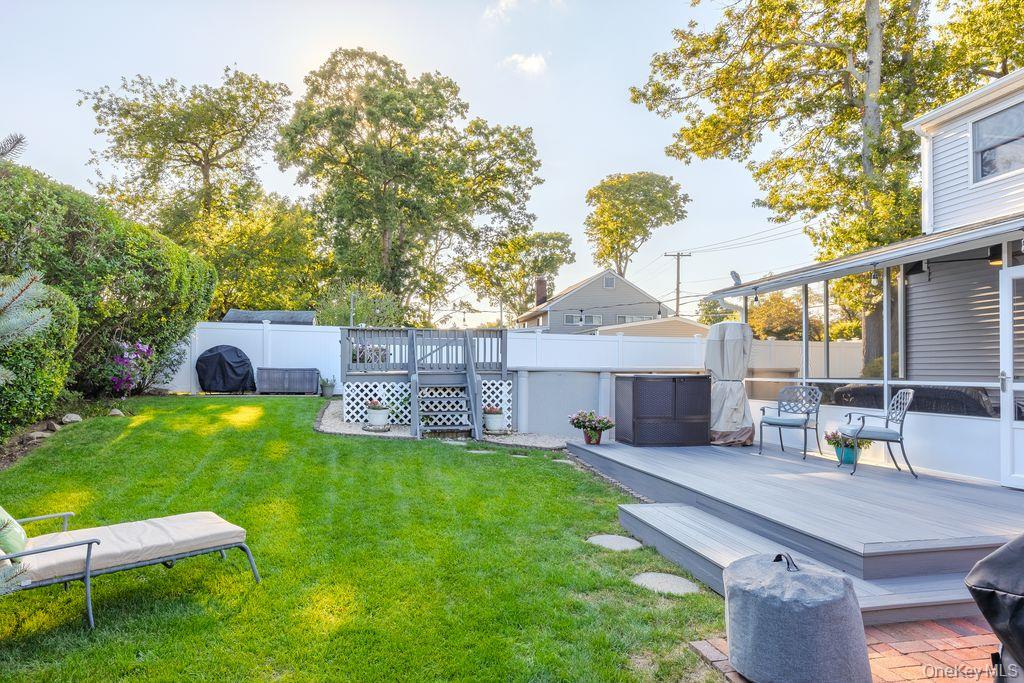 37 Newark Street, Lindenhurst, NY 11757