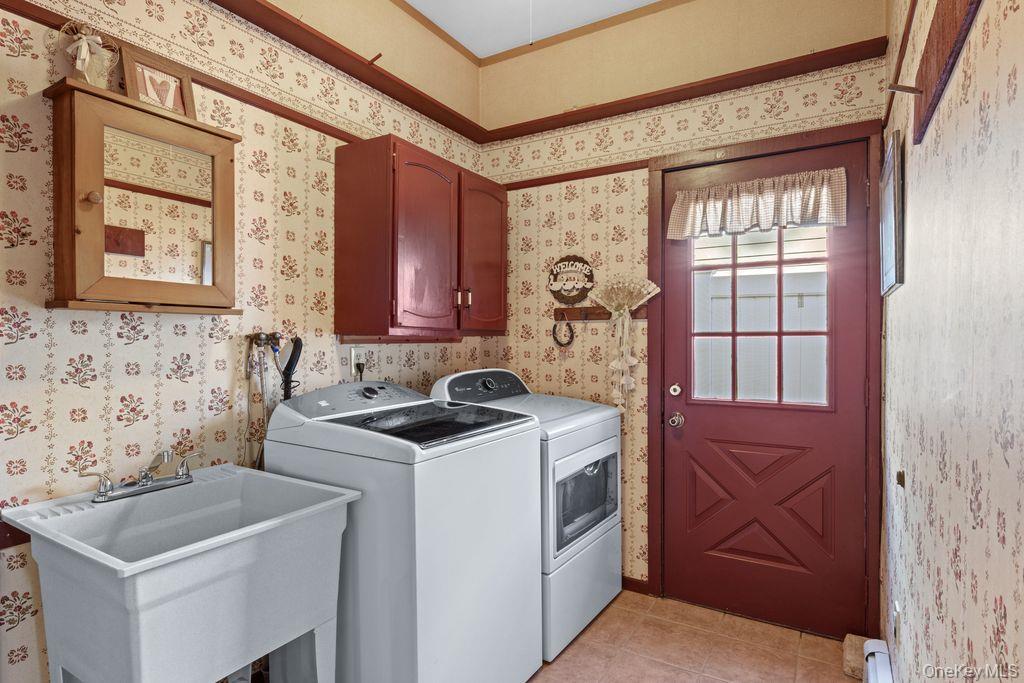 37 Newark Street, Lindenhurst, NY 11757