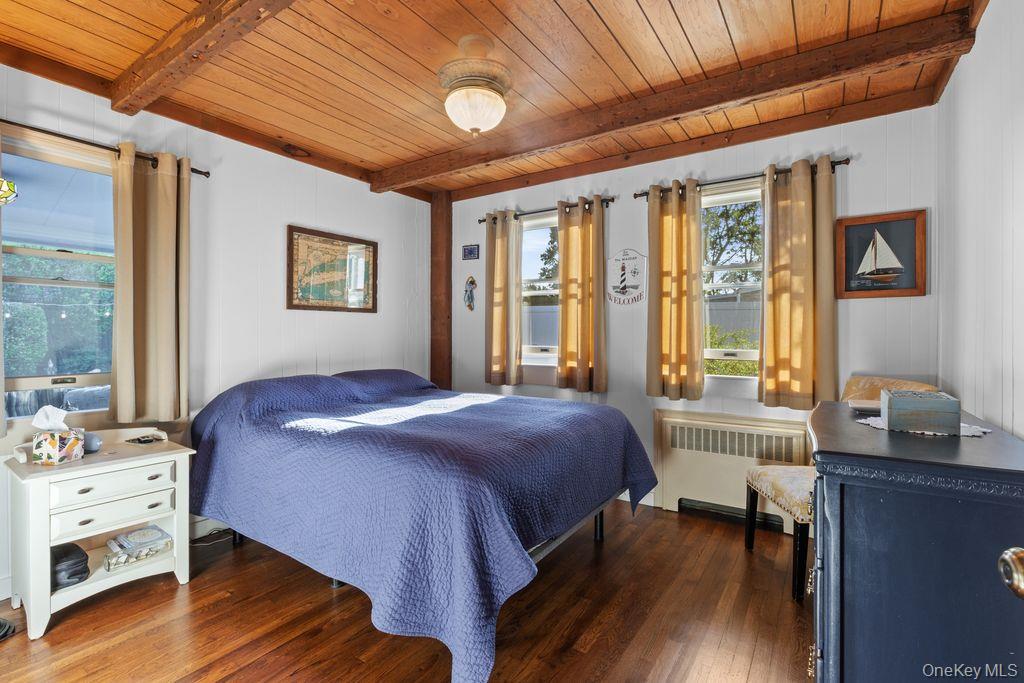 37 Newark Street, Lindenhurst, NY 11757