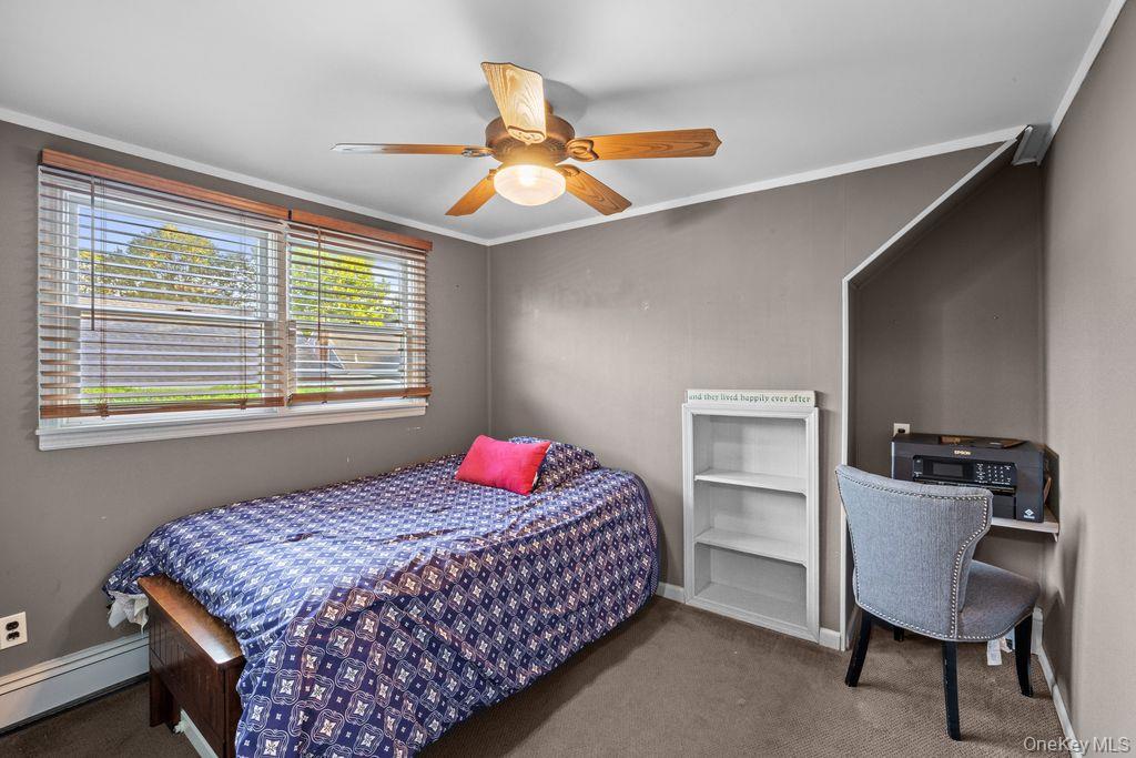 37 Newark Street, Lindenhurst, NY 11757