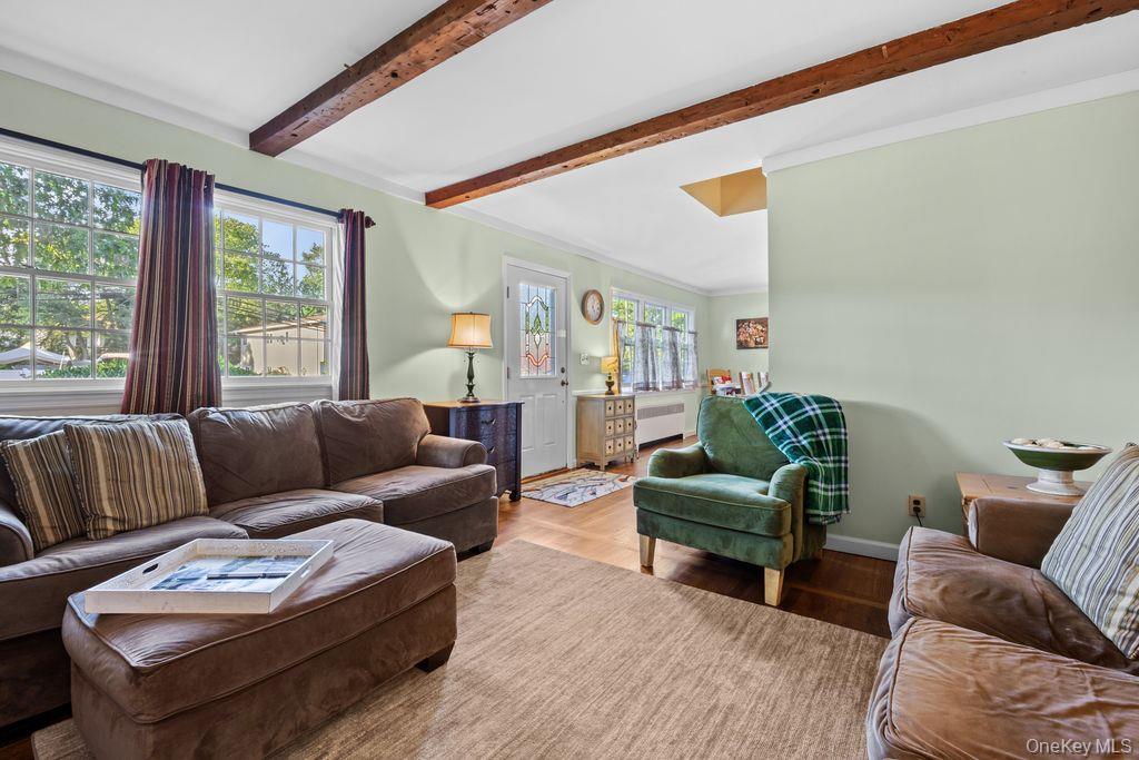 37 Newark Street, Lindenhurst, NY 11757