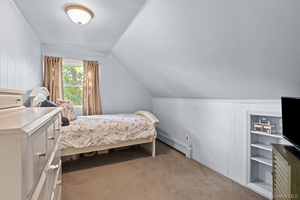 37 Newark Street, Lindenhurst, NY 11757