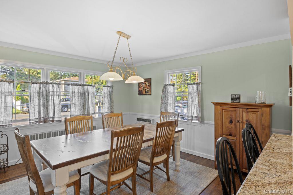 37 Newark Street, Lindenhurst, NY 11757