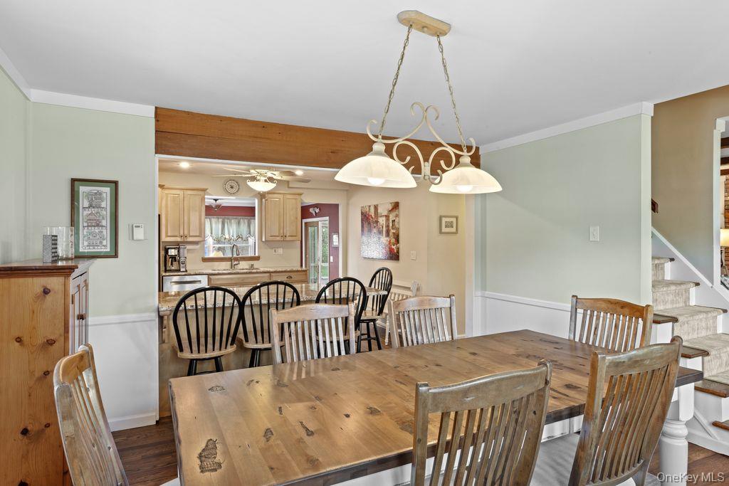 37 Newark Street, Lindenhurst, NY 11757