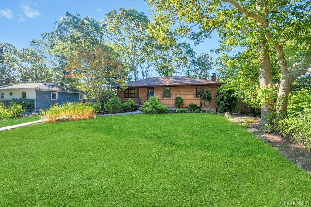 28 Beacon Street, Shirley, NY 11967