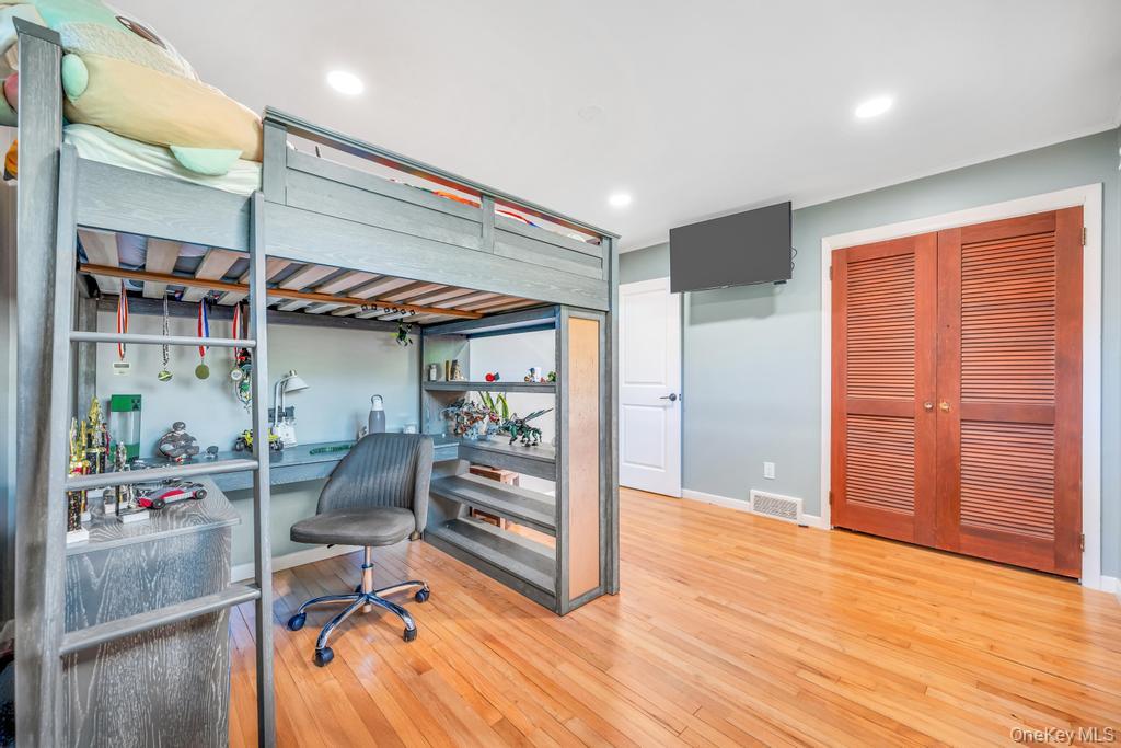 12 Inwood Road, Center Moriches, NY 11934