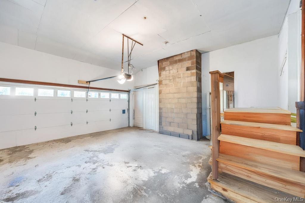 12 Inwood Road, Center Moriches, NY 11934