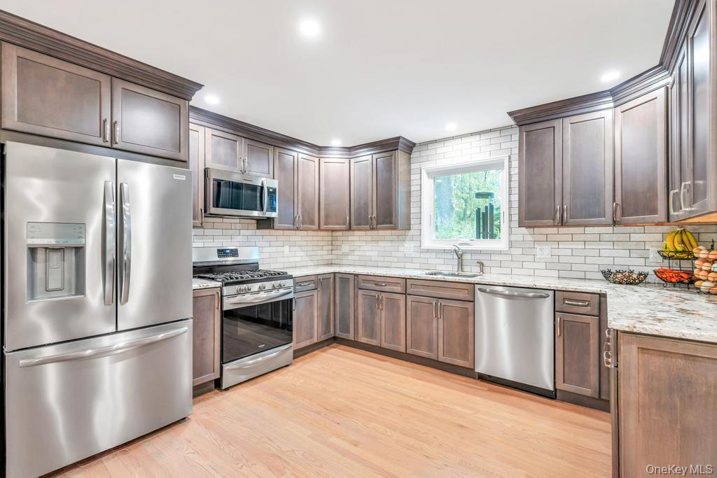 12 Inwood Road, Center Moriches, NY 11934