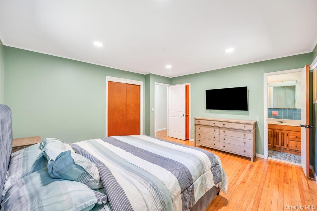 12 Inwood Road, Center Moriches, NY 11934