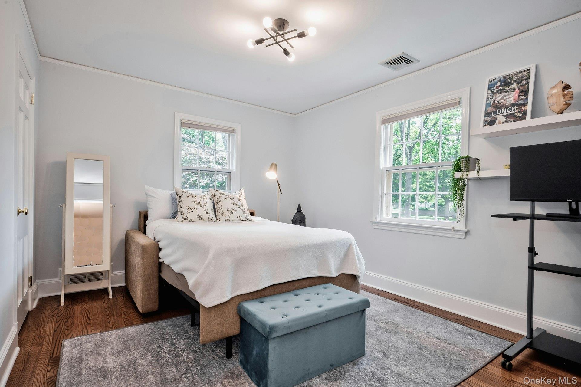 11 Middle Road, Sands Point, NY 11050