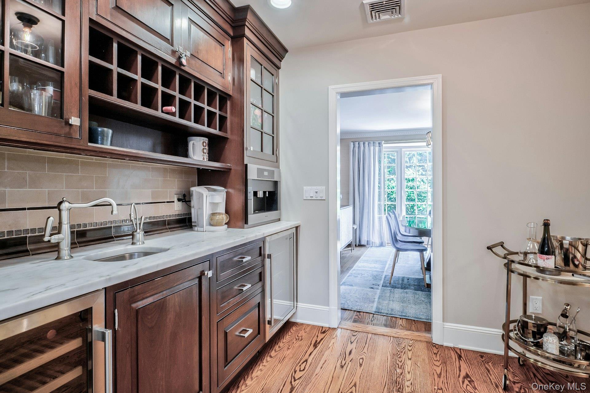 11 Middle Road, Sands Point, NY 11050