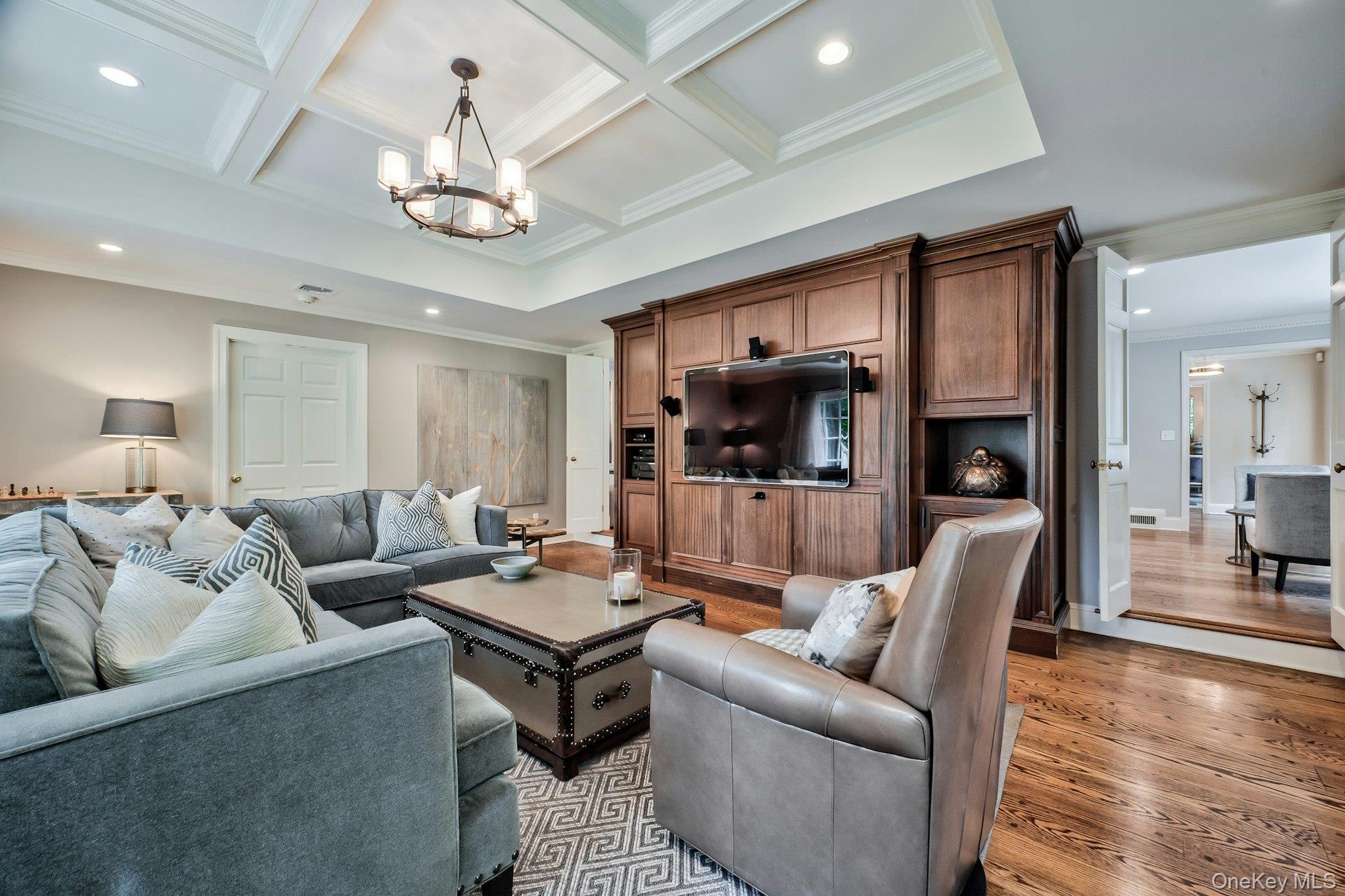 11 Middle Road, Sands Point, NY 11050