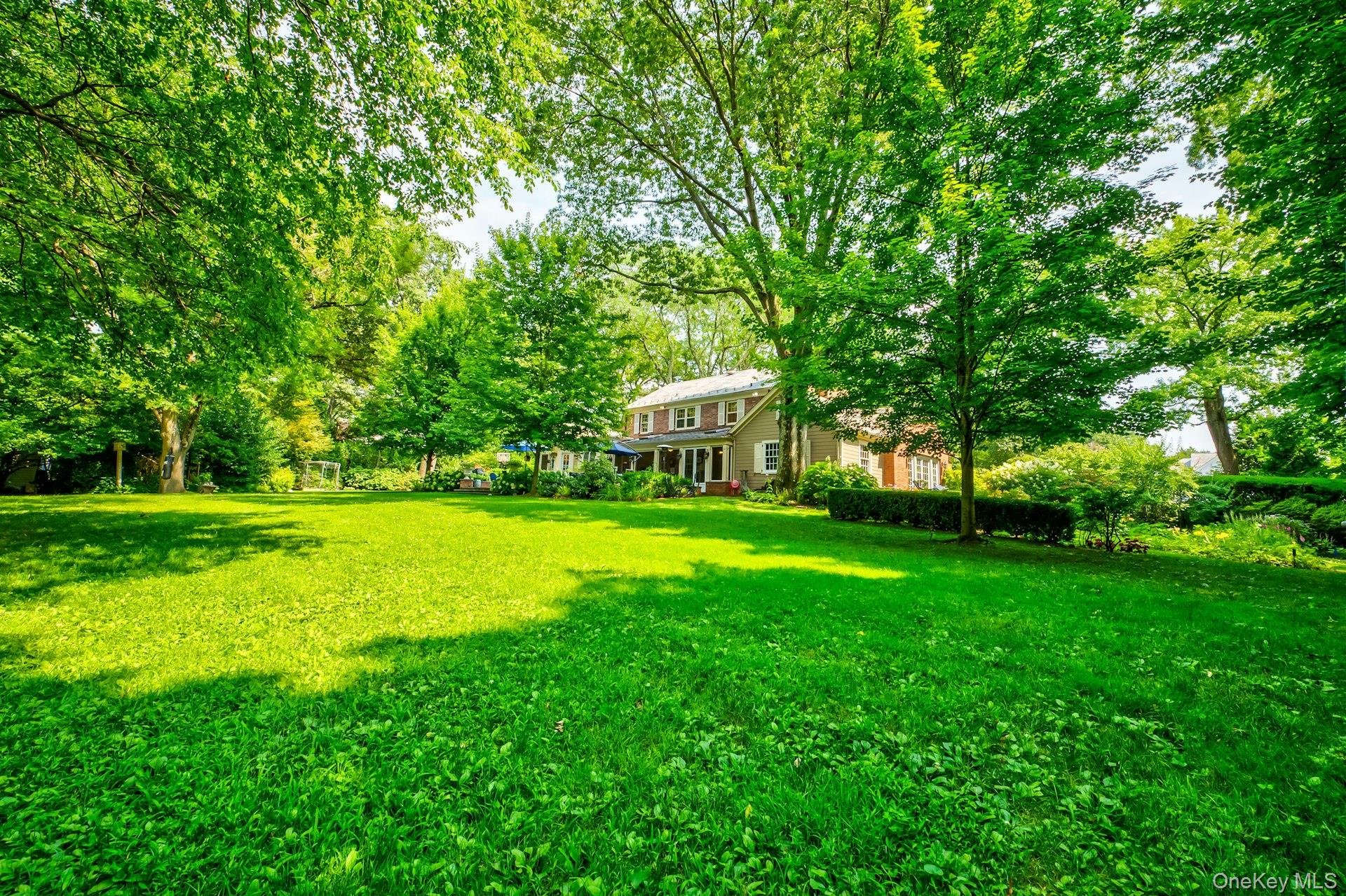 11 Middle Road, Sands Point, NY 11050