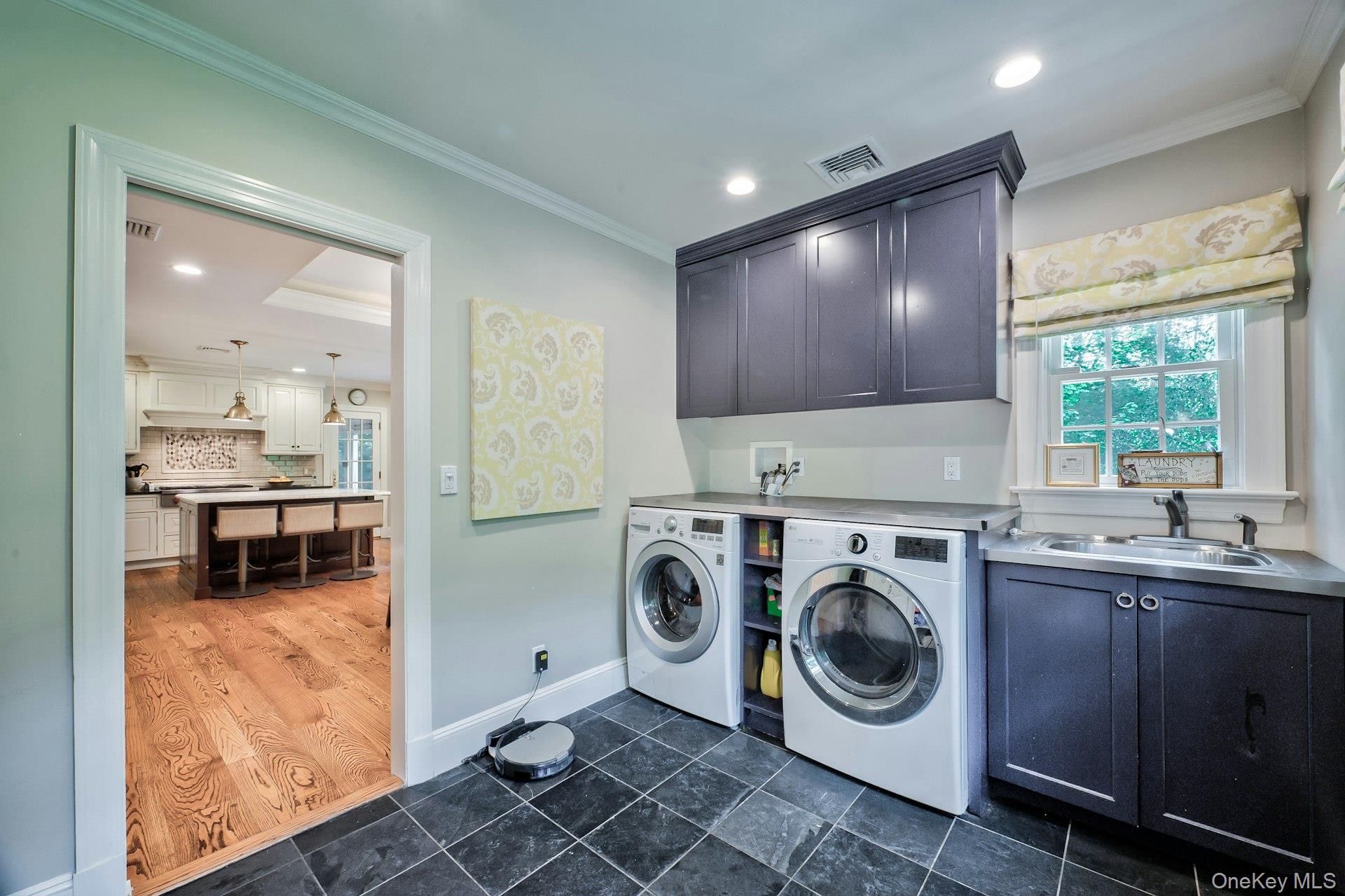 11 Middle Road, Sands Point, NY 11050