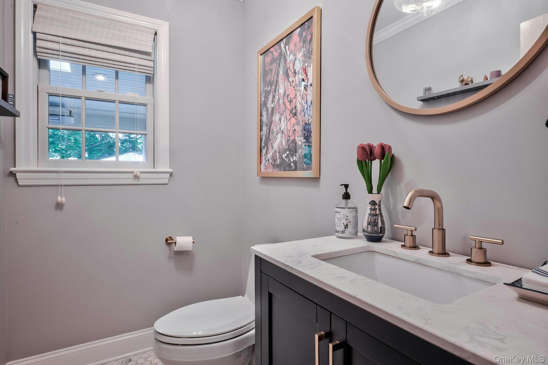 11 Middle Road, Sands Point, NY 11050