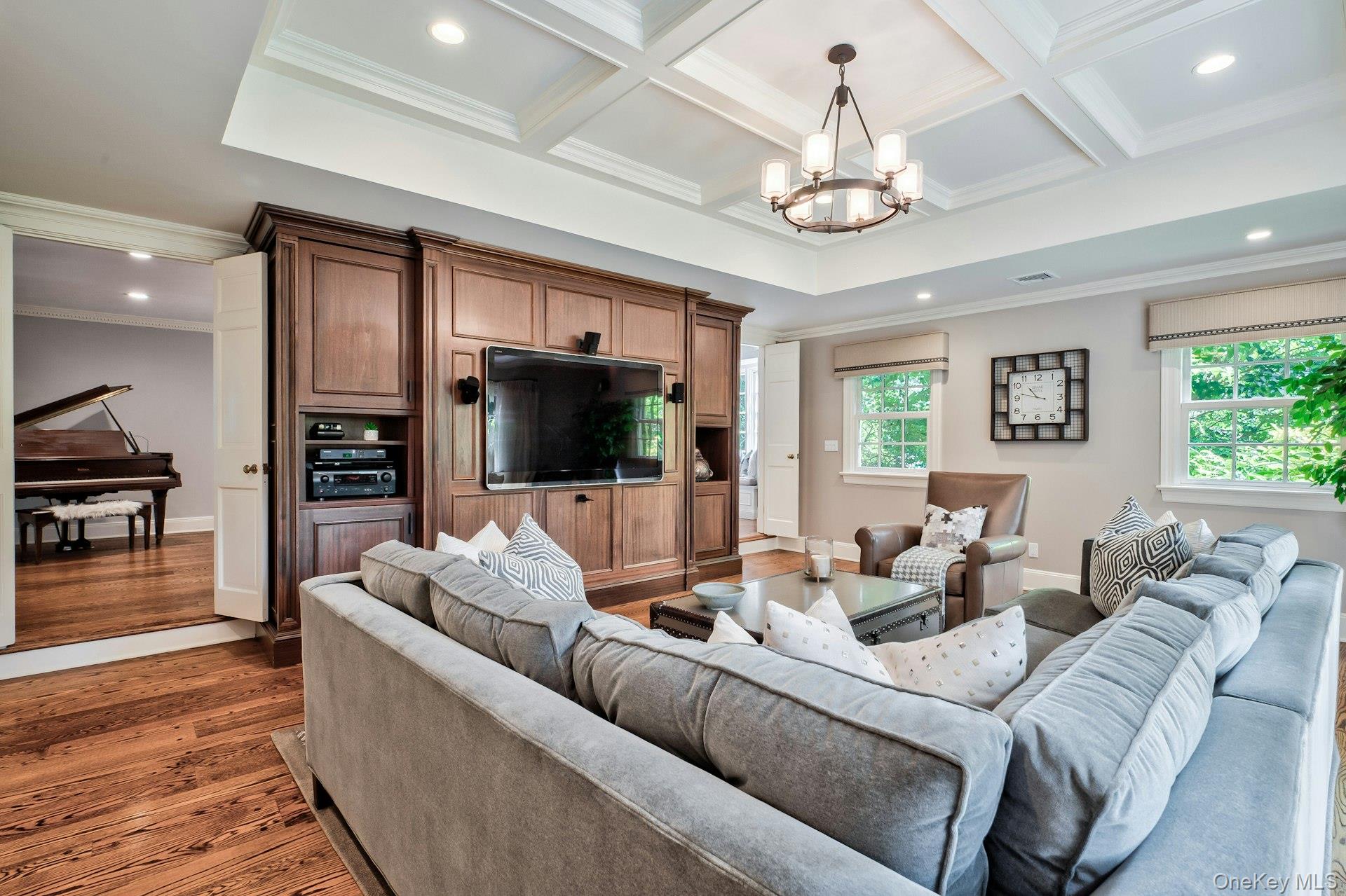 11 Middle Road, Sands Point, NY 11050