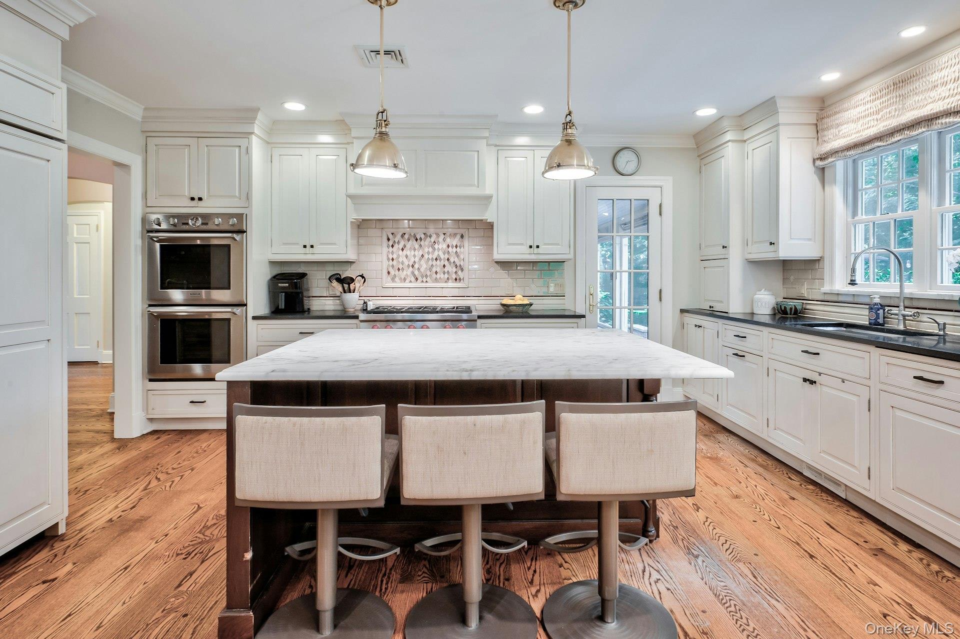 11 Middle Road, Sands Point, NY 11050