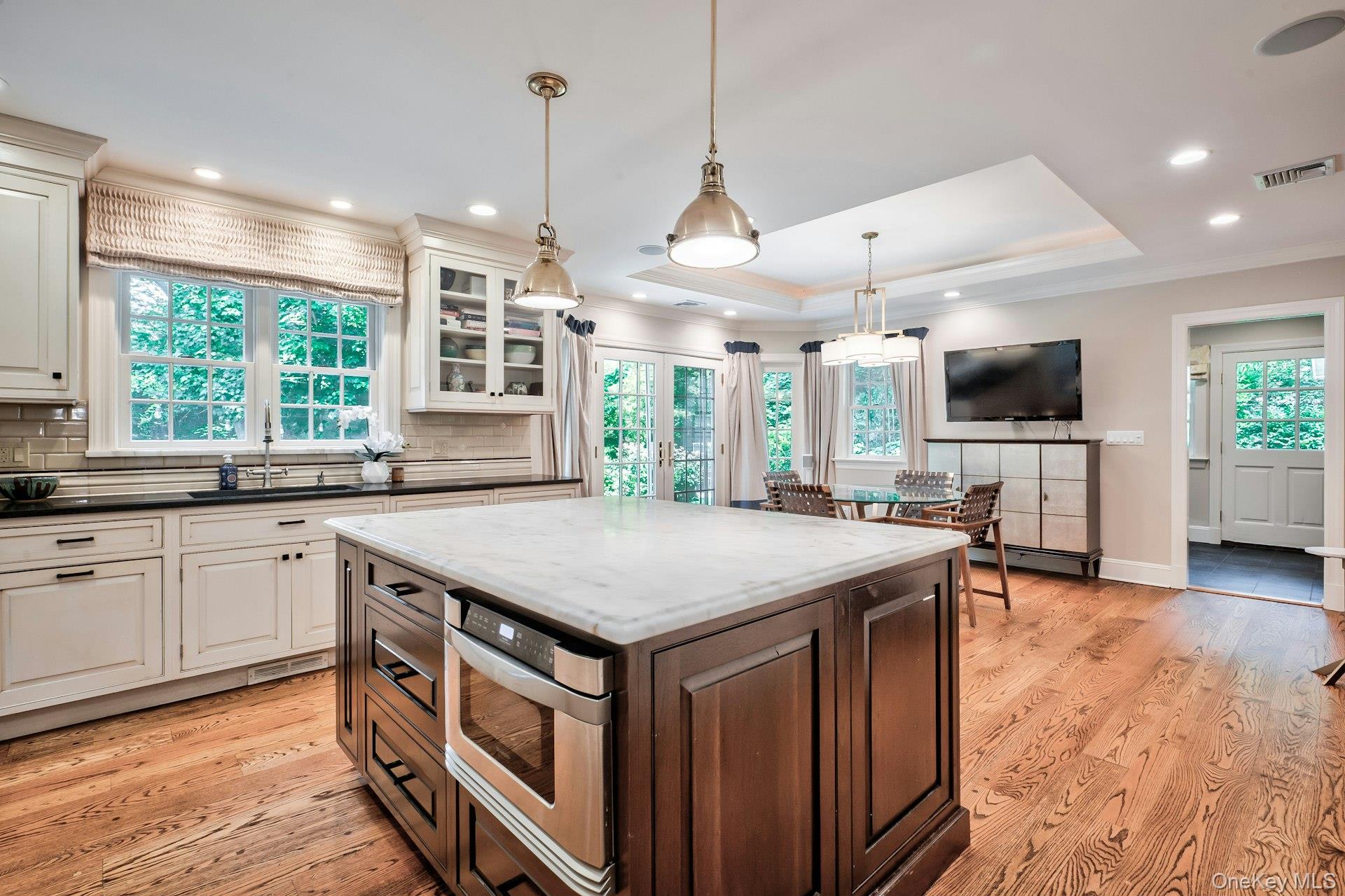 11 Middle Road, Sands Point, NY 11050