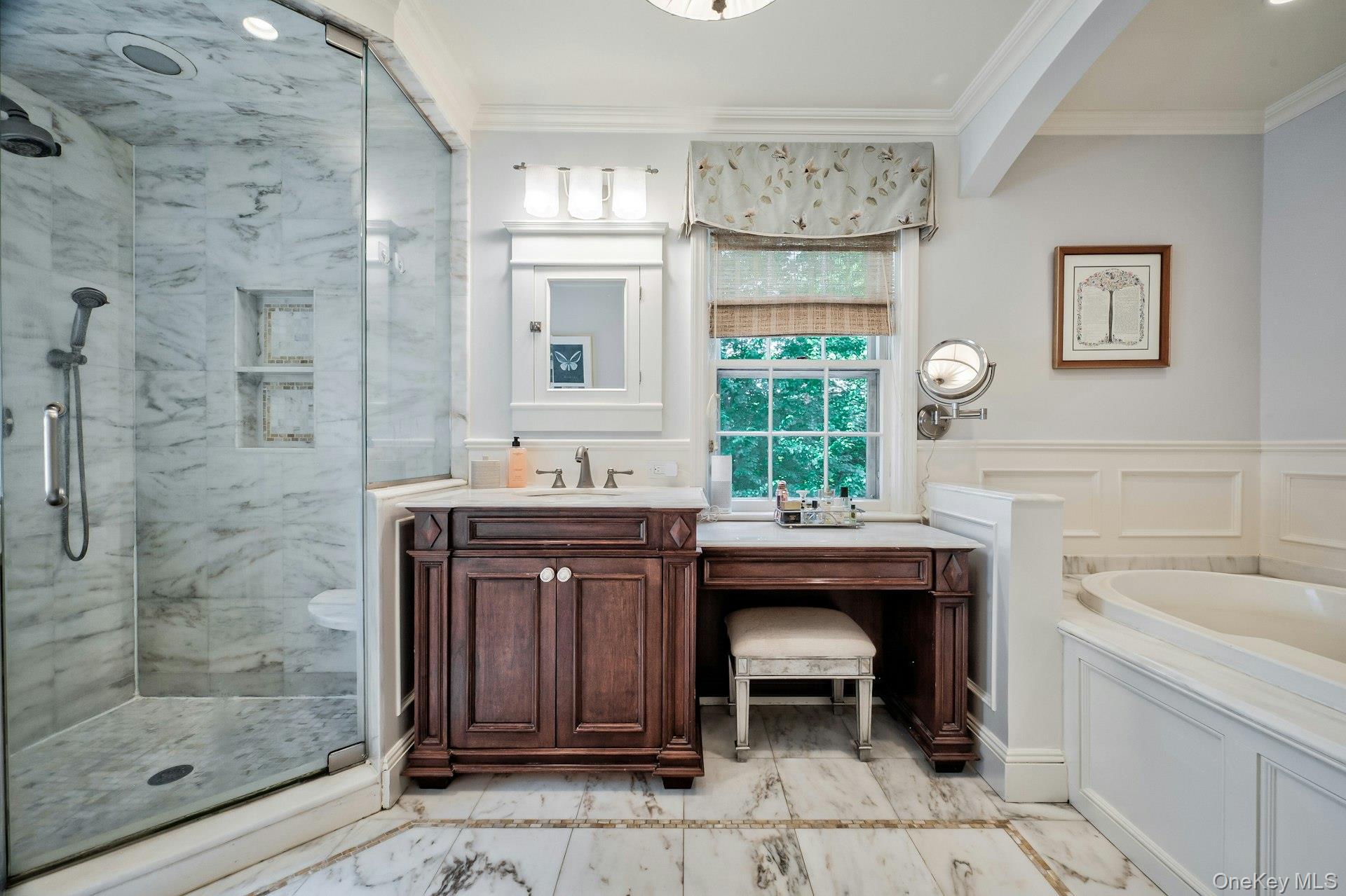 11 Middle Road, Sands Point, NY 11050