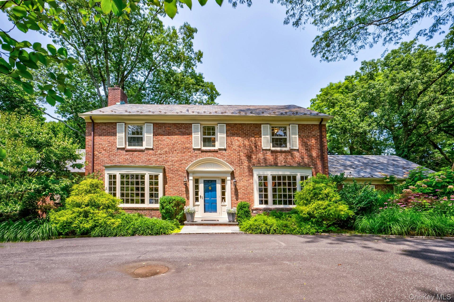 11 Middle Road, Sands Point, NY 11050