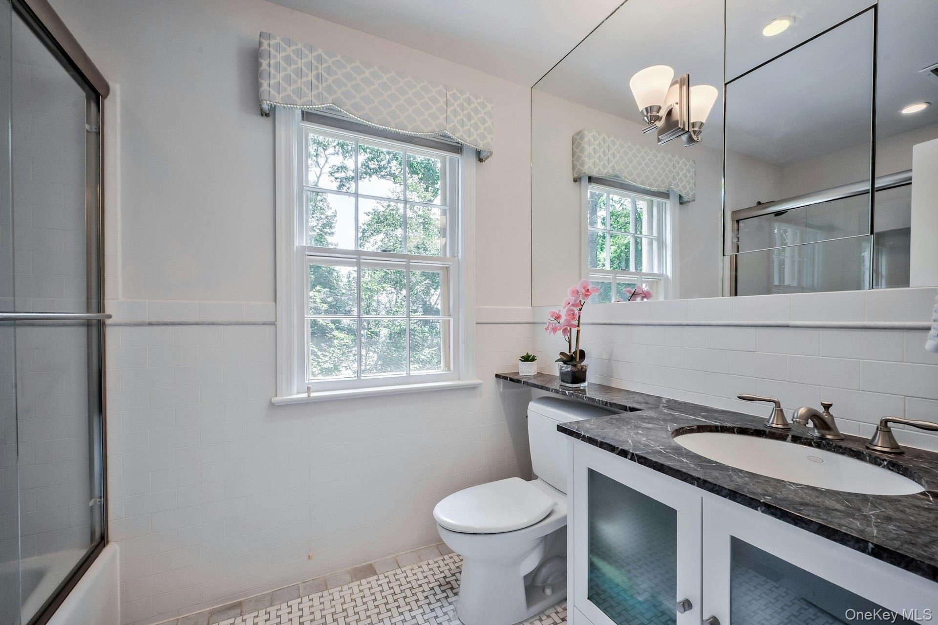 11 Middle Road, Sands Point, NY 11050