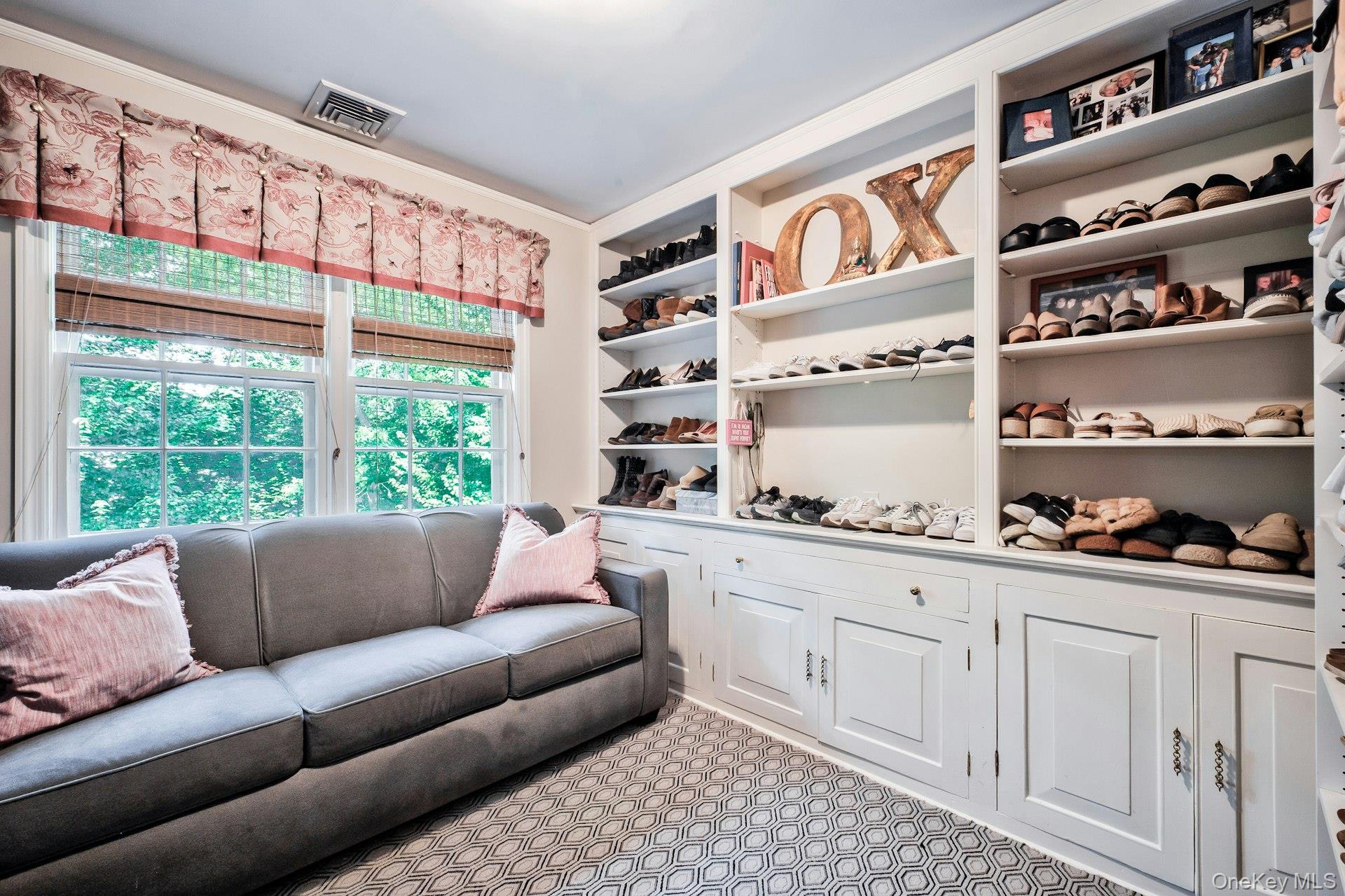 11 Middle Road, Sands Point, NY 11050