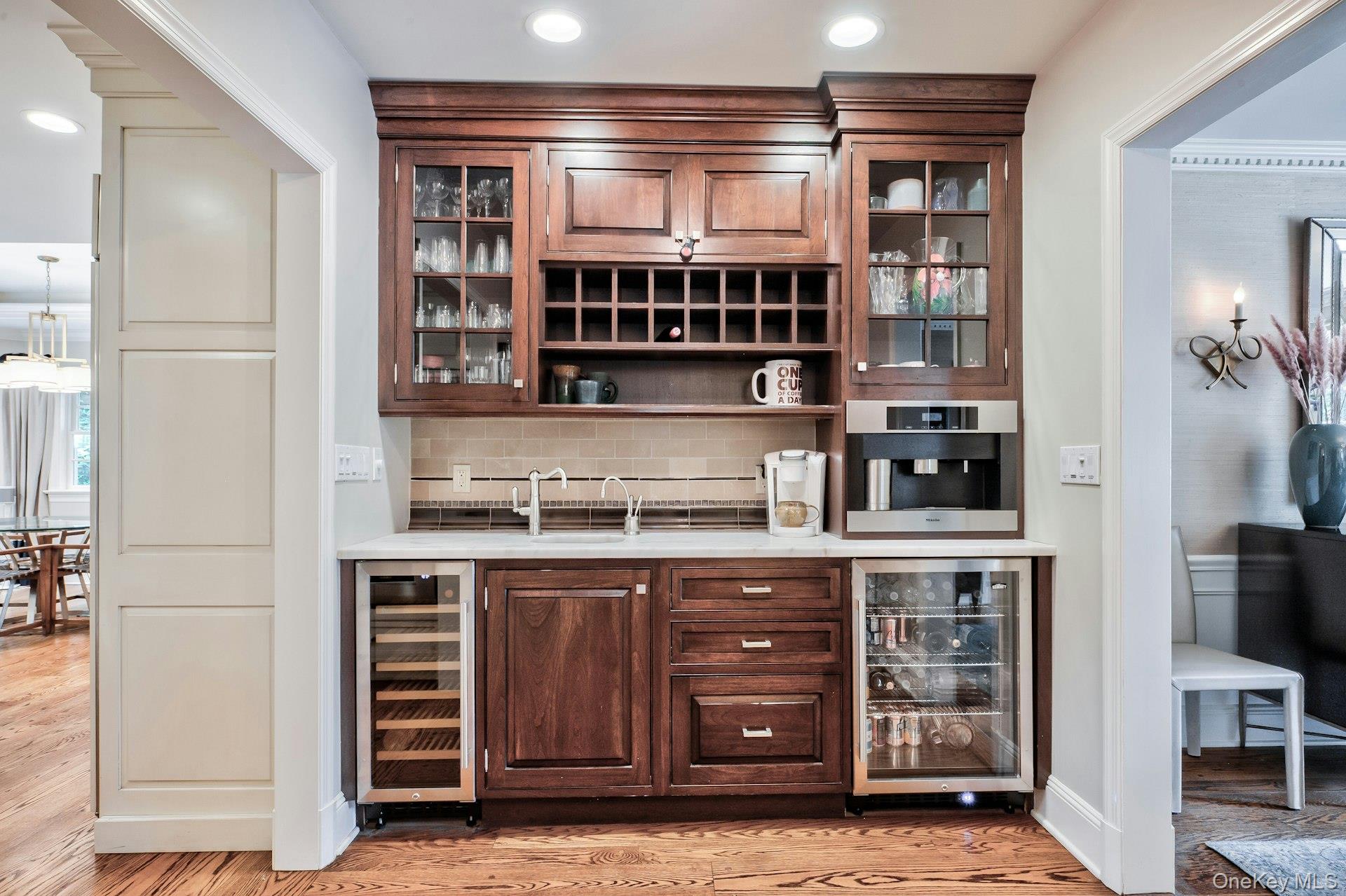 11 Middle Road, Sands Point, NY 11050