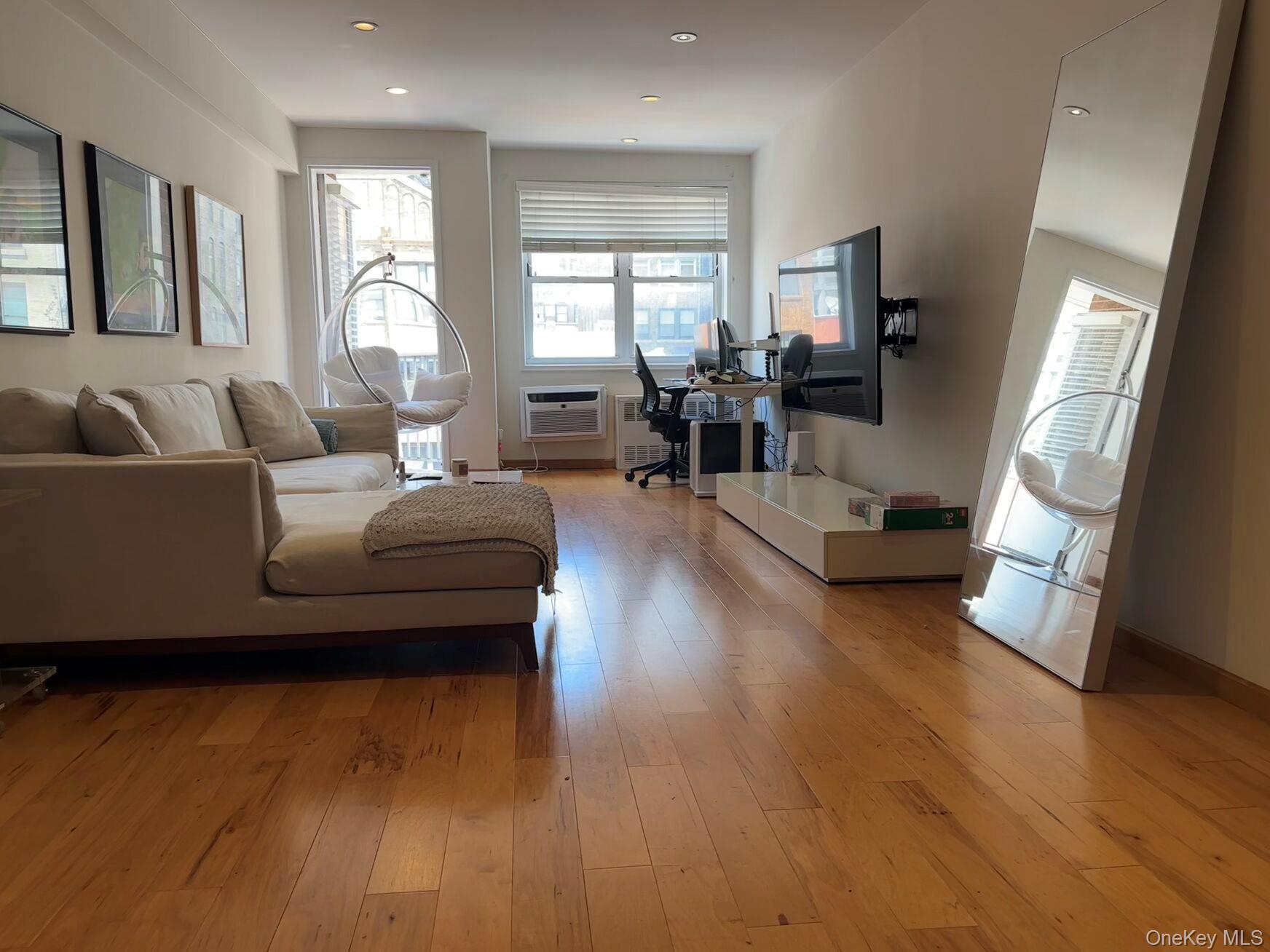 170 W 23rd Street # 6F, New York (Manhattan), NY 10011