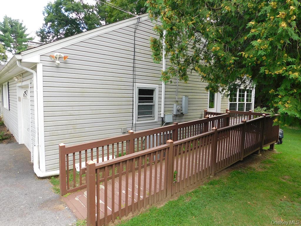 16 Old Farms Rd, Poughkeepsie, NY 12603