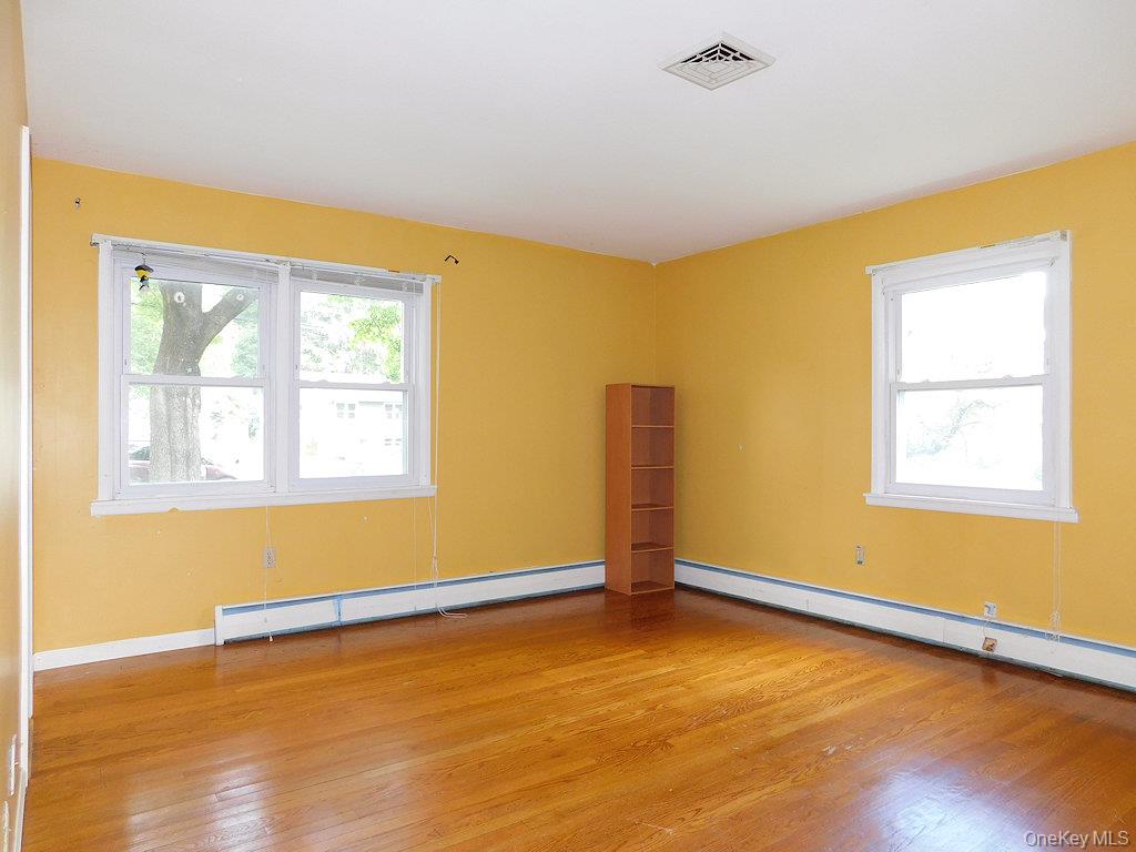 16 Old Farms Rd, Poughkeepsie, NY 12603