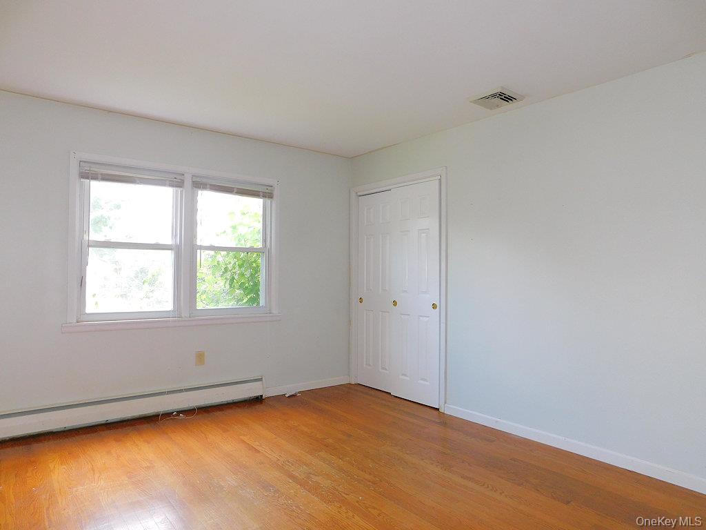 16 Old Farms Rd, Poughkeepsie, NY 12603