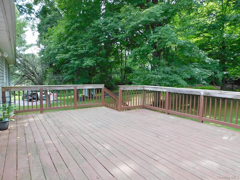 16 Old Farms Rd, Poughkeepsie, NY 12603