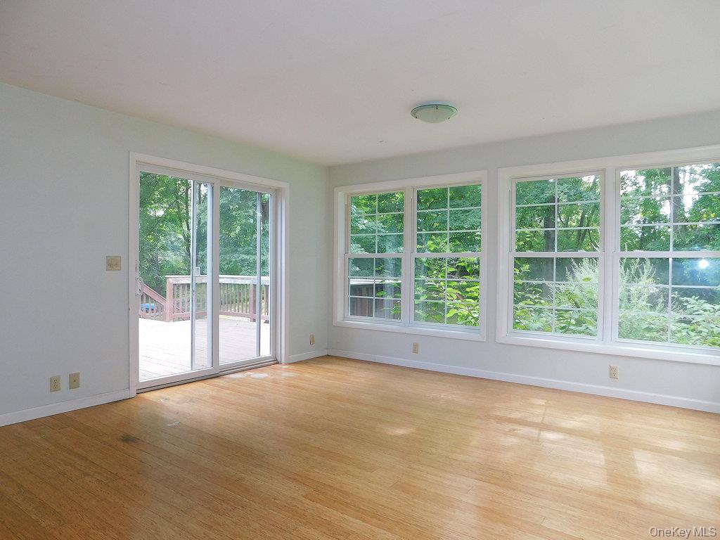 16 Old Farms Rd, Poughkeepsie, NY 12603