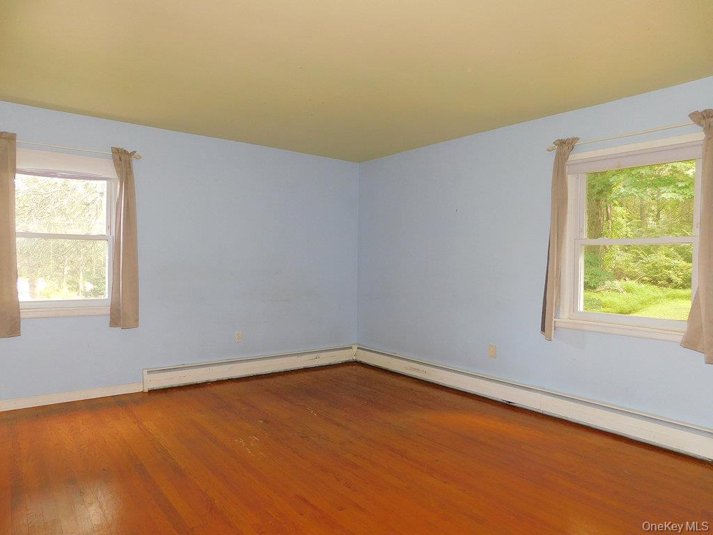 16 Old Farms Rd, Poughkeepsie, NY 12603