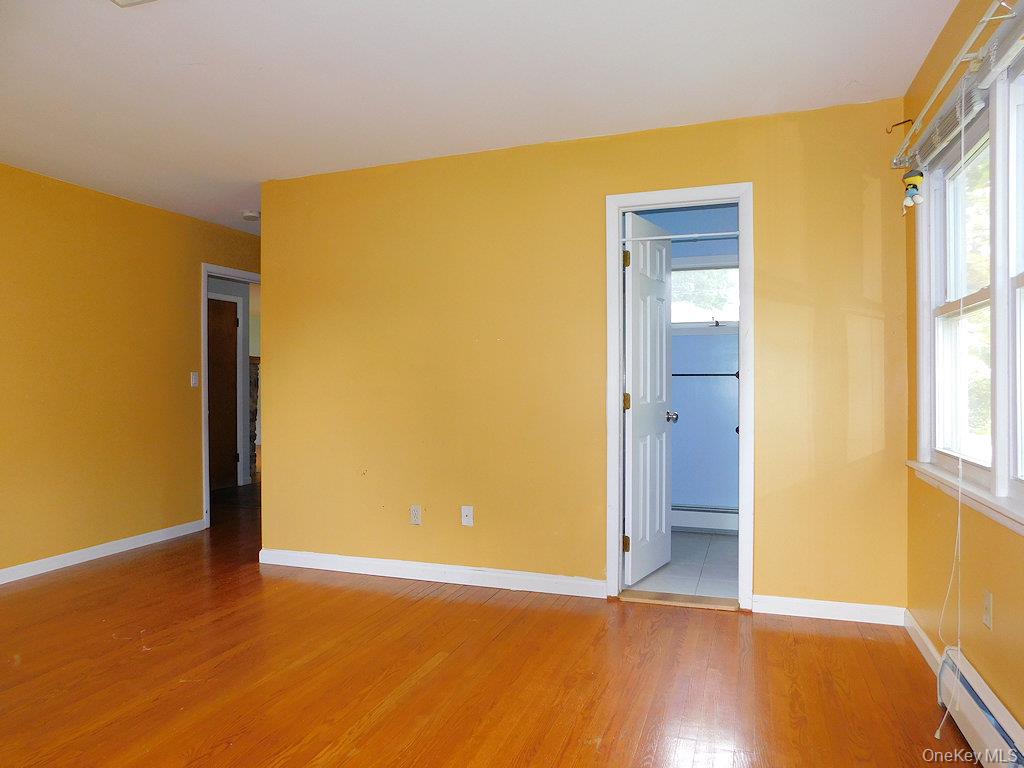 16 Old Farms Rd, Poughkeepsie, NY 12603