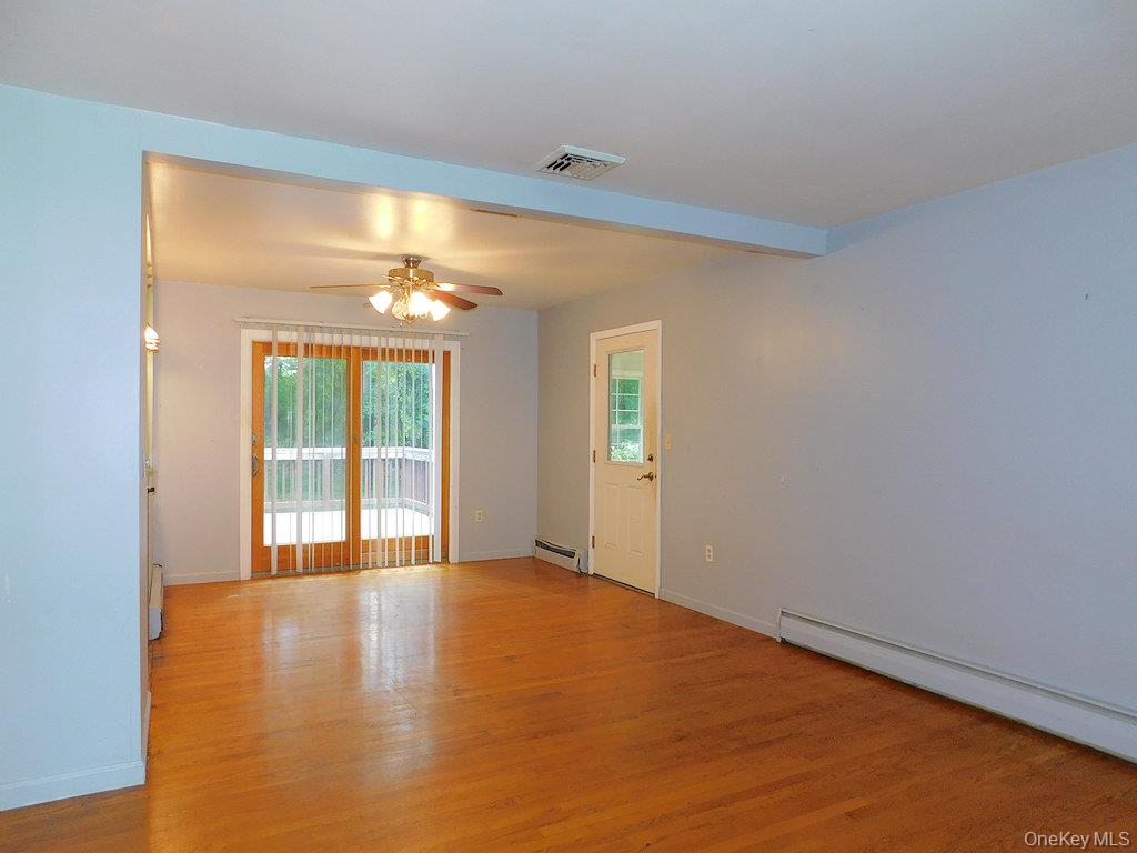 16 Old Farms Rd, Poughkeepsie, NY 12603