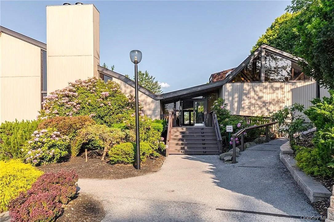 4008 Deer Path, Poughkeepsie, NY 12603