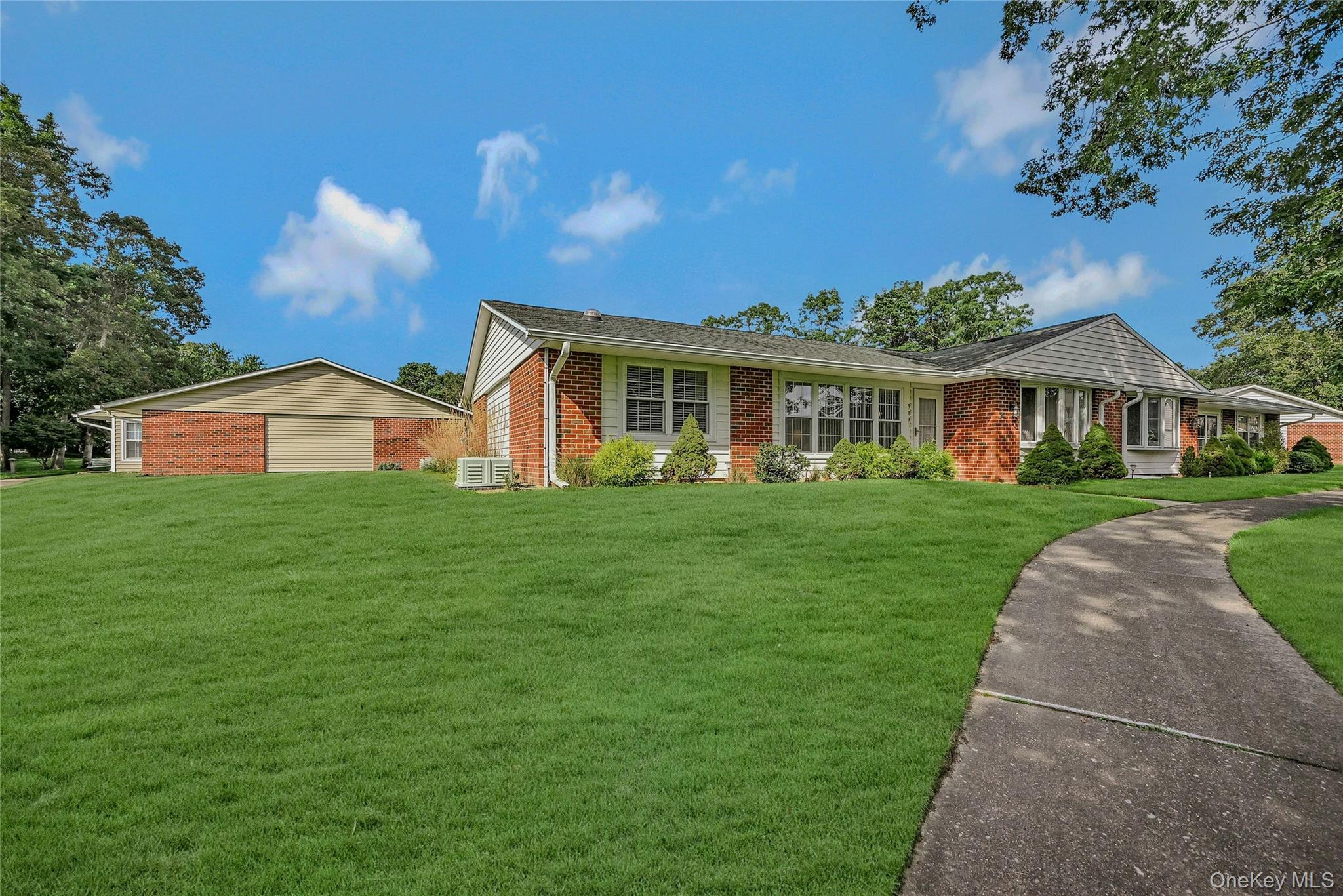 98 A Eastbourne, Ridge, NY 11961