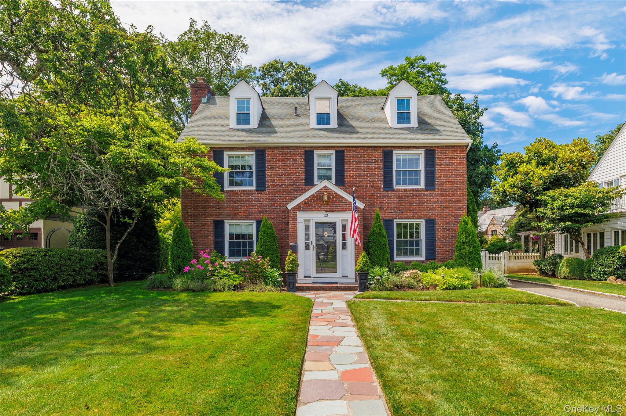 22 Oakdale Road, Rockville Centre, NY 11570