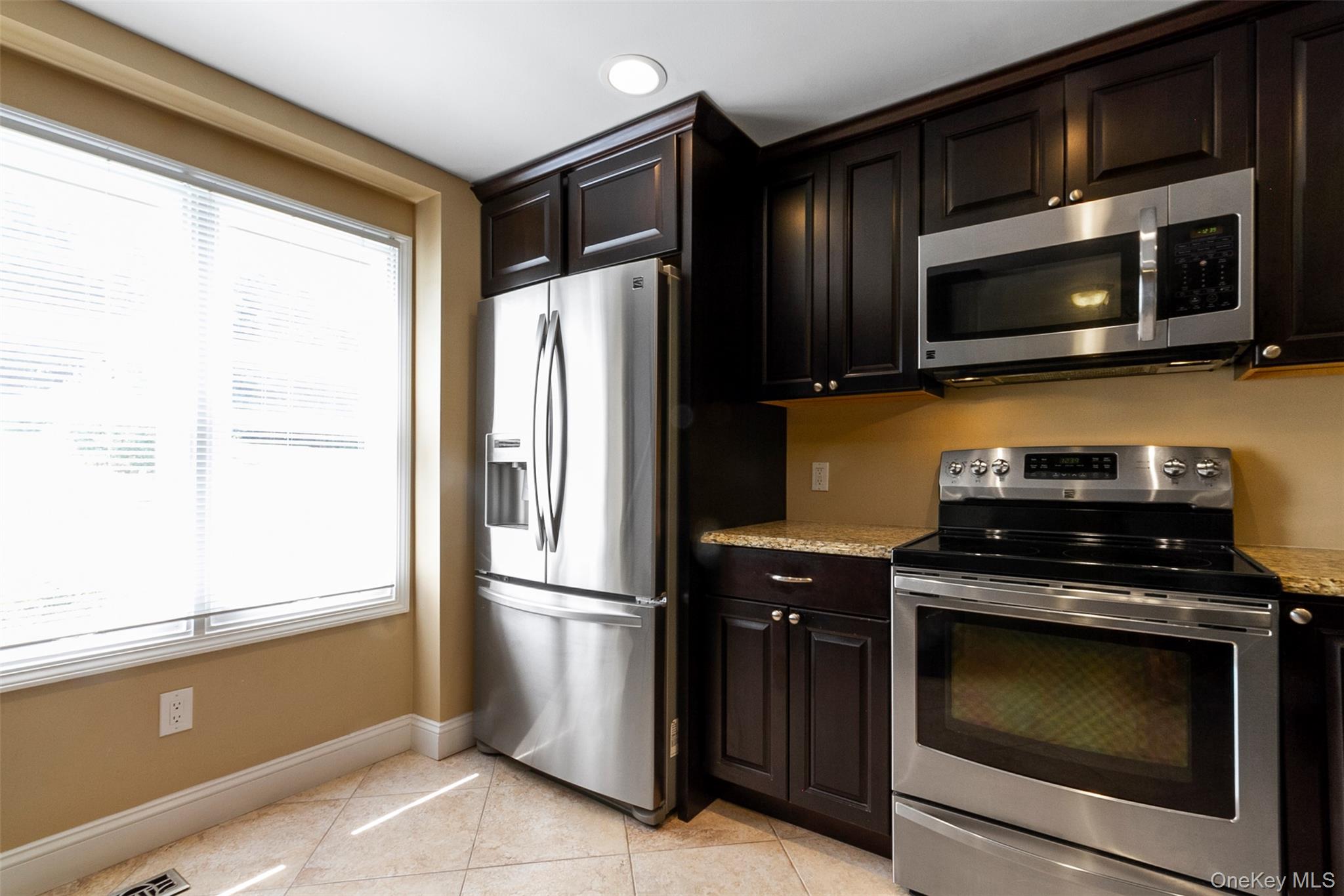 1001 Williamsburg Drive, Mahopac, NY 10541